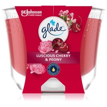 GLADE Luscious Cherry & Peony lumânare parfumată